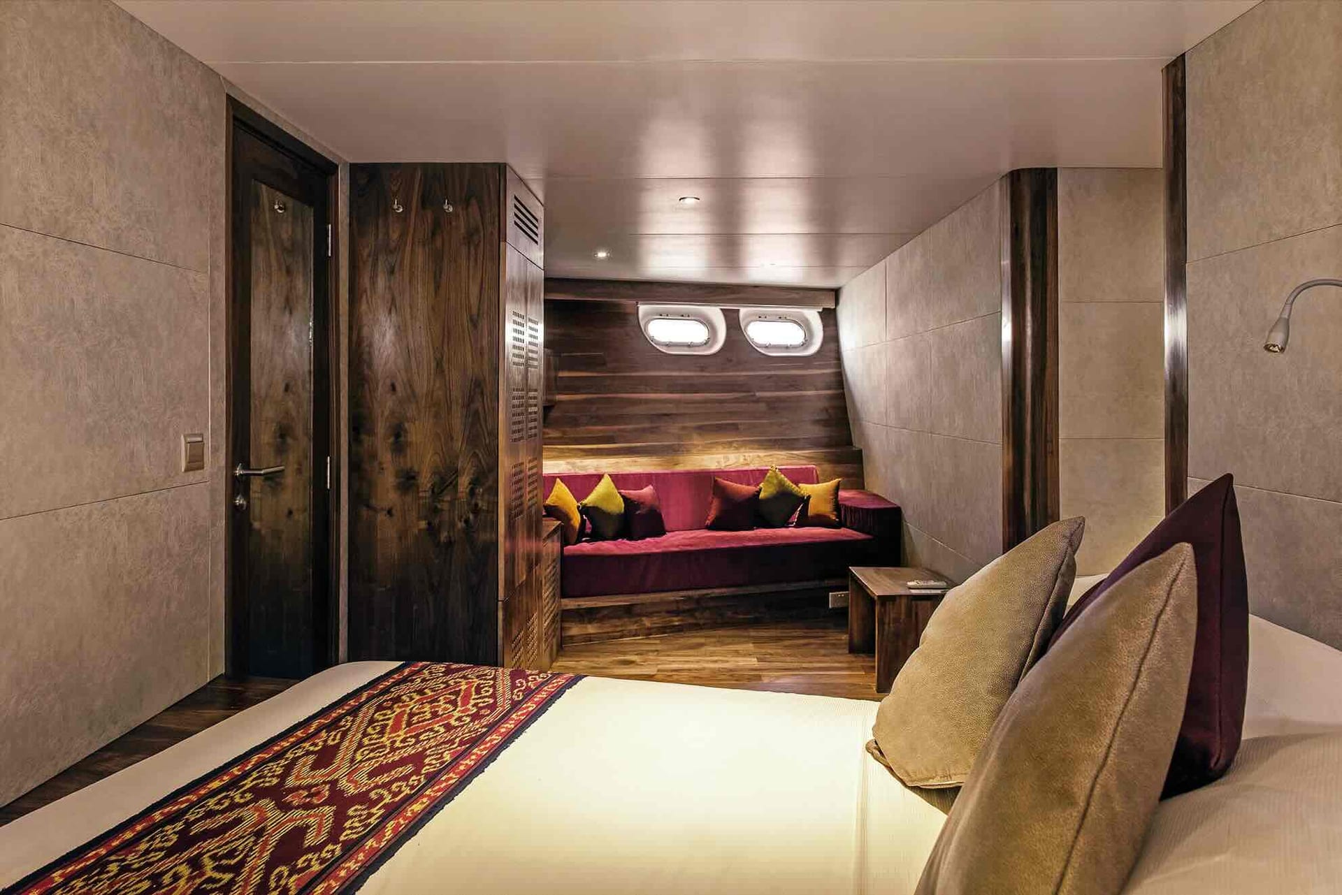 Cowrie Suite mit Sofa an Bord der SCUBASPA